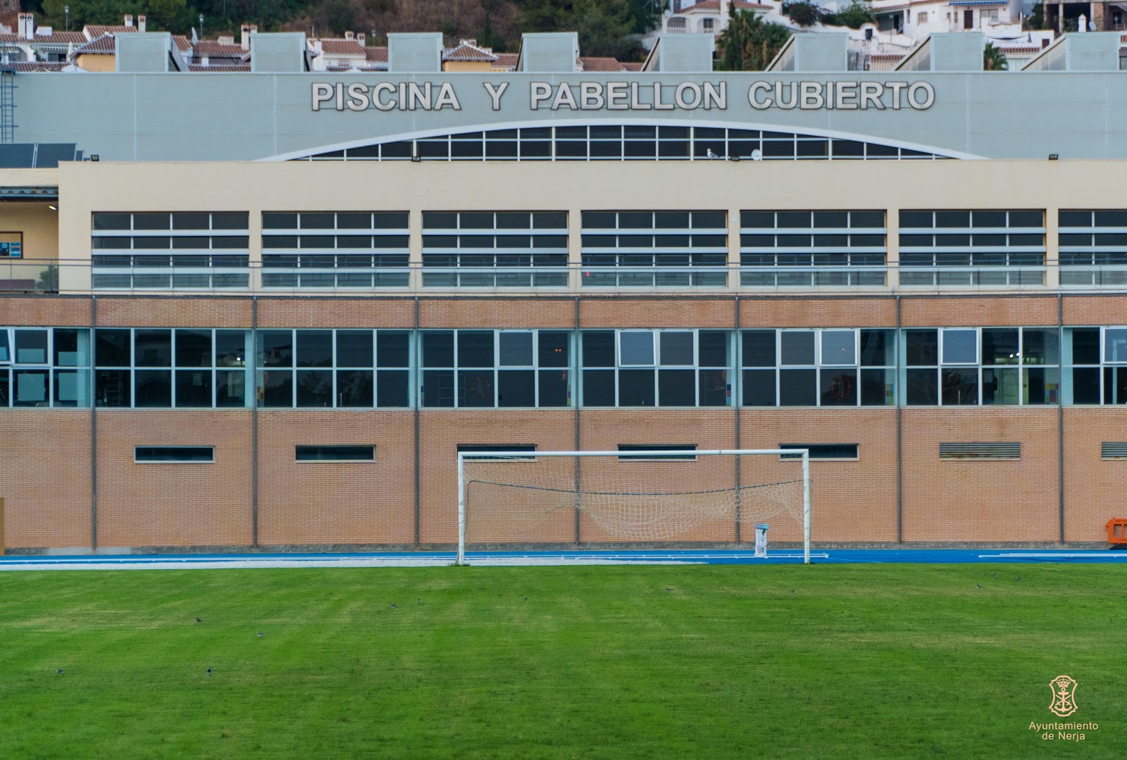 Piscina y Pabellon Cubierto